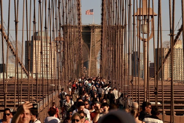 Ilustrasi manusia-manusia di New York. Foto: Pixabay/Ali Vidle