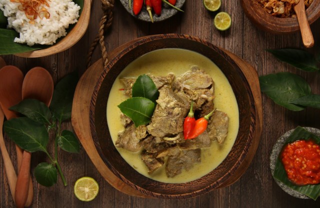 Gulai Kambing, masakan tradisional Jawa. Foto: Ariyani Tedjo