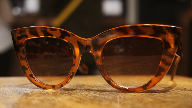 Ilustrasi Kacamata yang Cocok untuk Wajah Oval. Foto: Iqbal Firdaus/kumparan