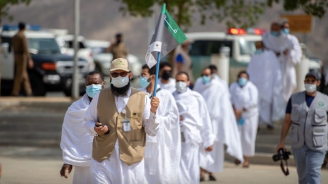 Jemaah haji 2020 tiba di Masjid Namirah untuk mendengarkan khotbah Arafah, Kamis (30/7). Foto: Kementerian Haji Arab Saudi