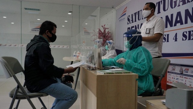 Suasana tempat layanan rapid test untuk penumpang KA Jarak Jauh di Stasiun Tawang Semarang. Foto: Humas PT KAI Daop IV Semarang