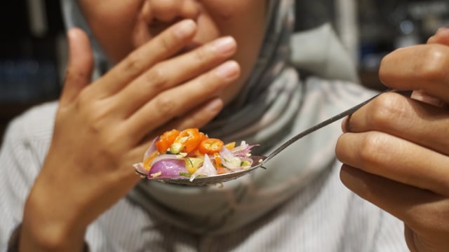 Ilustrasi makan pedas. Foto: Iqbal Firdaus/kumparan