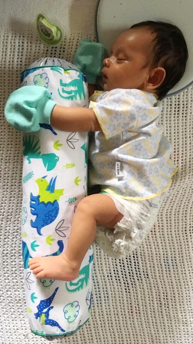 Ilustrasi bayi tidur miring. Foto: Fitra Andrianto/kumparan