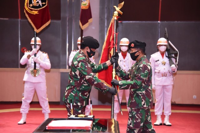 Panglima TNI Marsekal TNI Hadi Tjahjanto pimpin Sertijab Pejabat Strategis di Mabes TNI, Cilangkap. Foto: Puspen TNI