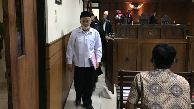 Terdakwa kasus tragedi susur sungai SMPN 1 Turi, Sleman, Riyanto (58). Foto: Arfiansyah Panji Purnandaru/kumparan