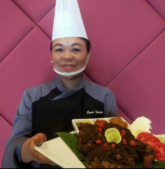 Chef Ervin Triana, Executive Chef Hotel Santika Pandegiling Surabaya.