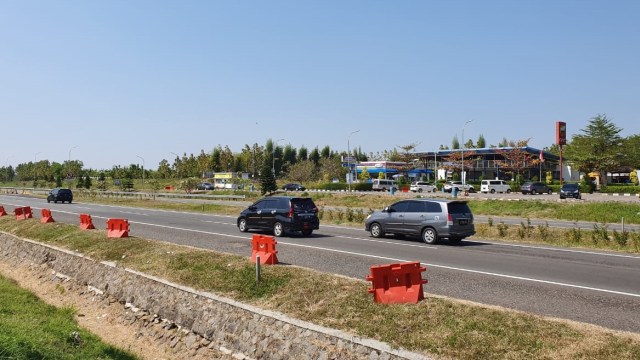 Suasana lengang Tol Cipali di Km 130. Foto: kumparan