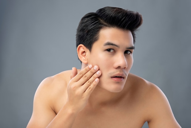 Ilustrasi Pria Merawat Wajah Foto: Shutterstock