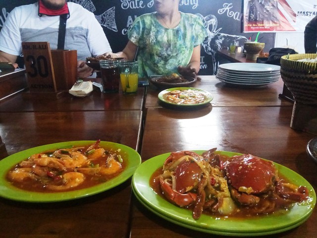 Beberapa menu seafood yang disajikan Ali Action Seafood. (Andri Yanto)