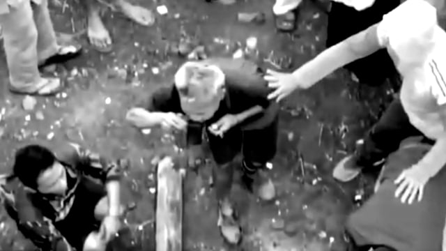 Viral seorang kakek di Garut minum air darah sapi kurban. Foto: Dok. Istimewa