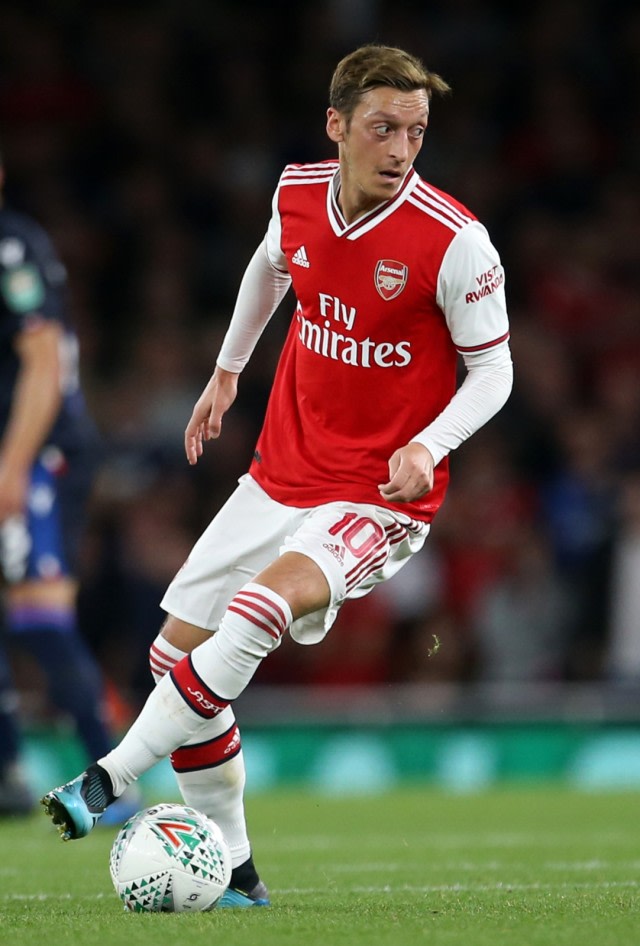 Mesut Oezil di laga vs Nottingham Forest. Foto: PA via Reuters/Steven Paston