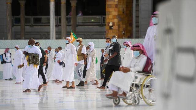 Jemaah haji melakukan Tawaf terakhir mereka, menandai berakhirnya ibadah haji, di Makkah, Arab Saudi, (2/8). Foto: Kementerian Media Arab Saudi