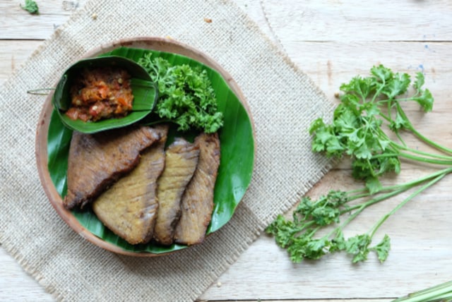 Empal daging sapi goreng. Foto: waktupukul11