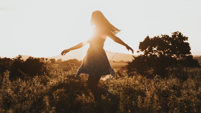 Ilustrasi perempuan. Foto: Unsplash