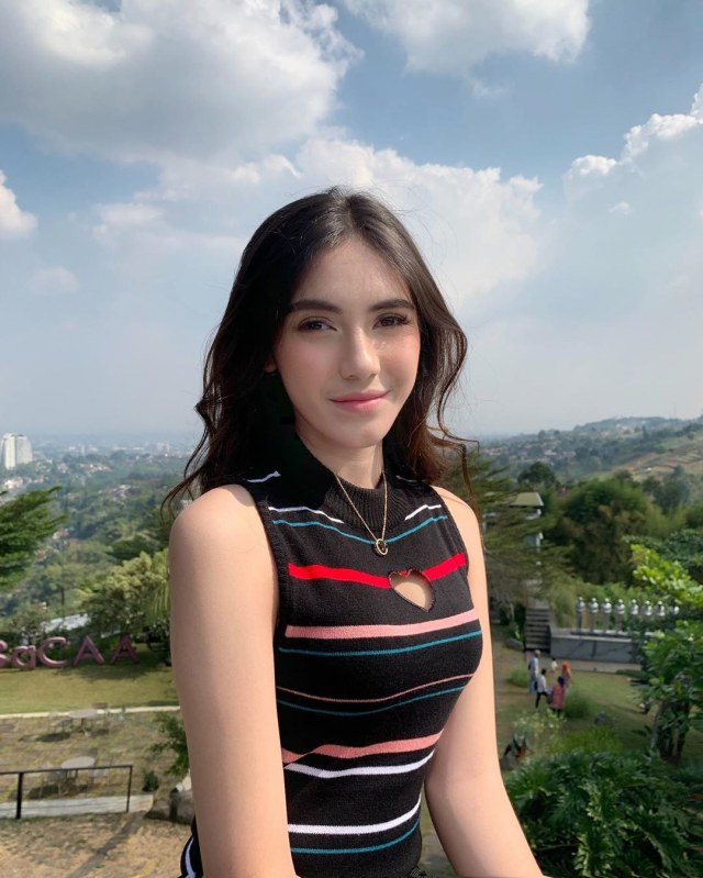 Syahra Larez mantan kekasih Rizky Billar. Foto: Instagram @syahralarez_new