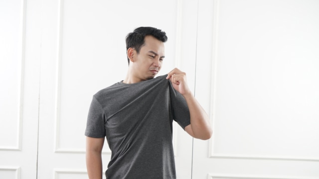 Cara Mengatasi Bau Badan untuk Pria agar Tetap Wangi Seharian.  Foto: Shutterstock