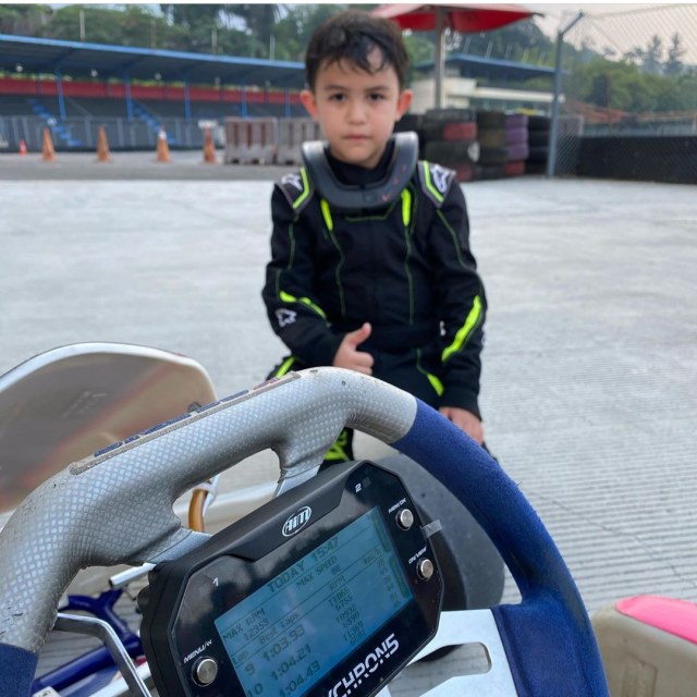 Rifat Sungkar Latih Mayka Balap Gokart. Foto: dok. Instagram Rifat Sungkar