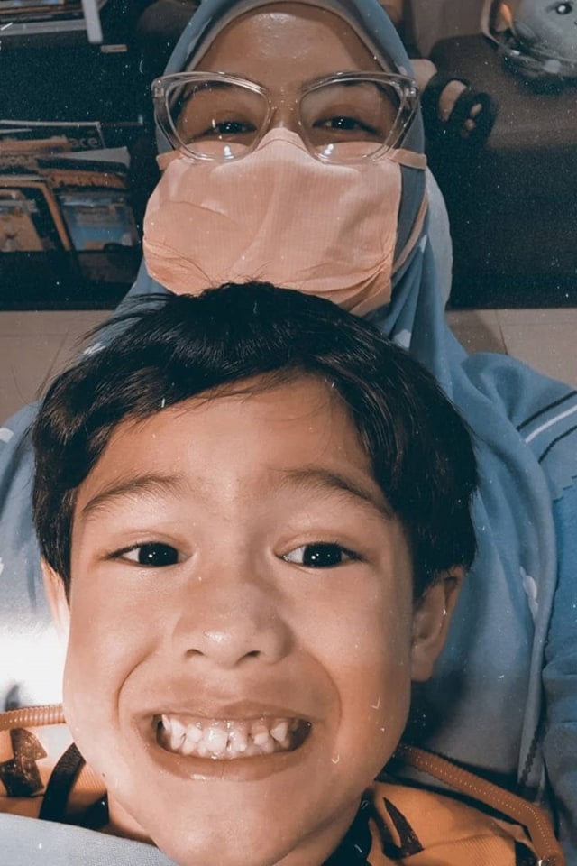Penyebab Karies Gigi pada Si Kecil, Seperti yang Dialami Anak Revalina S Temat. Foto: Instagram/@vatemat