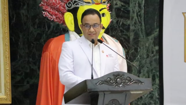 Gubernur DKI Jakarta Anies Baswedan memberikan sambutan saat Pelantikan Kepengurusan PMI Provinsi DKI Jakarta di Balai Kota Jakarta, pada Rabu (5/8). Foto: Provinsi DKI Jakarta