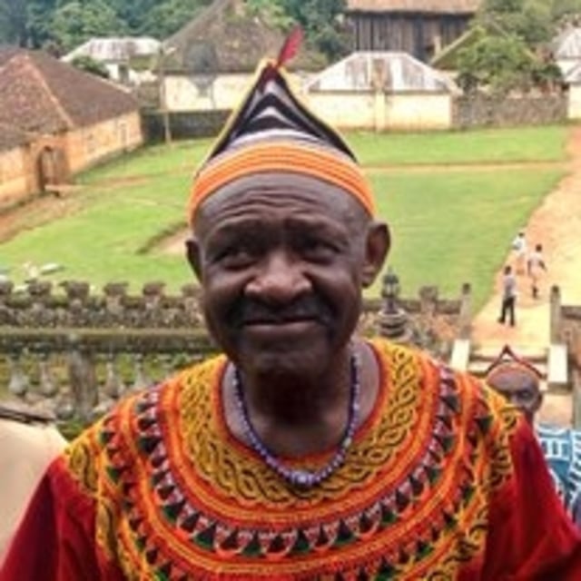 Kisah Raja Afrika yang Dapat Warisan 72 Istri dan Punya 500 Anak. Foto: Twitter/@G-Thibault-Fr