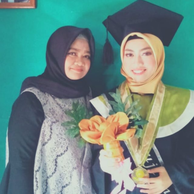 Foto Tiara Amanda bersama Ibunda