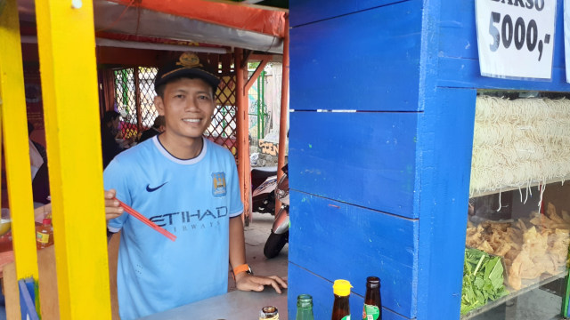 Penjual Mi ayam Rp 5 ribu di Jalan Bugisan Selatan No 58, Wirobrajan, Kota Yogyakarta. Foto: Arfiansyah Panji Purnandaru/kumparan