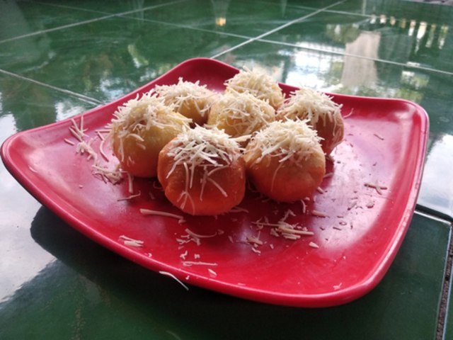 Roti Jabrig khas Bandung Foto: Jundi Alf/Shutter Stock