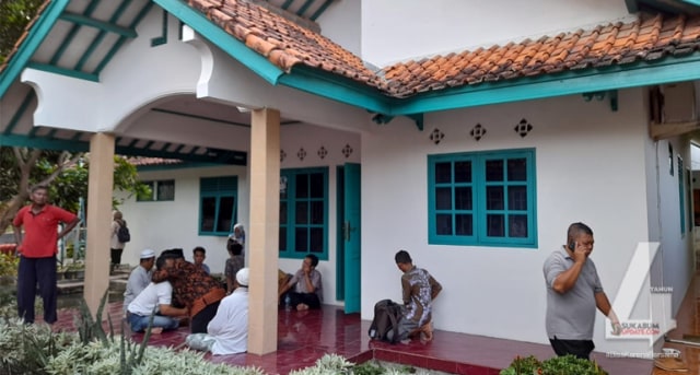 Suasana rumah duka Reni Marlinawati di Kampung Cimaja Girang, Desa Cimaja, Kecamatan Cikakak, Kabupaten Sukabumi, Jumat (6/8/2020). | Sumber Foto: Sukabumiupdate.com/Nandi