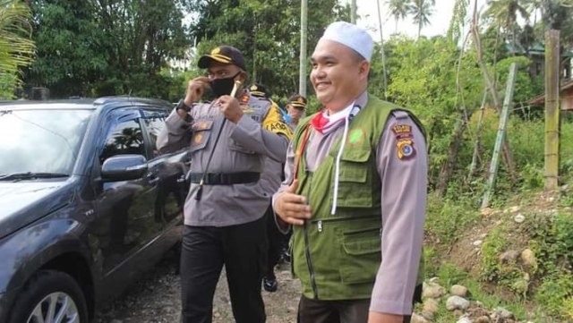 Bripka Julianto Pane dengan seragam polisi. Dok. pribadi