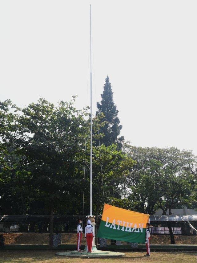 Paskibraka melakukan pemusatan latihan untuk persiapan upacara di Istana Merdeka pada 17 Agustus 2020, di Cibubur. Foto: Biro Pers Sekretariat Presiden