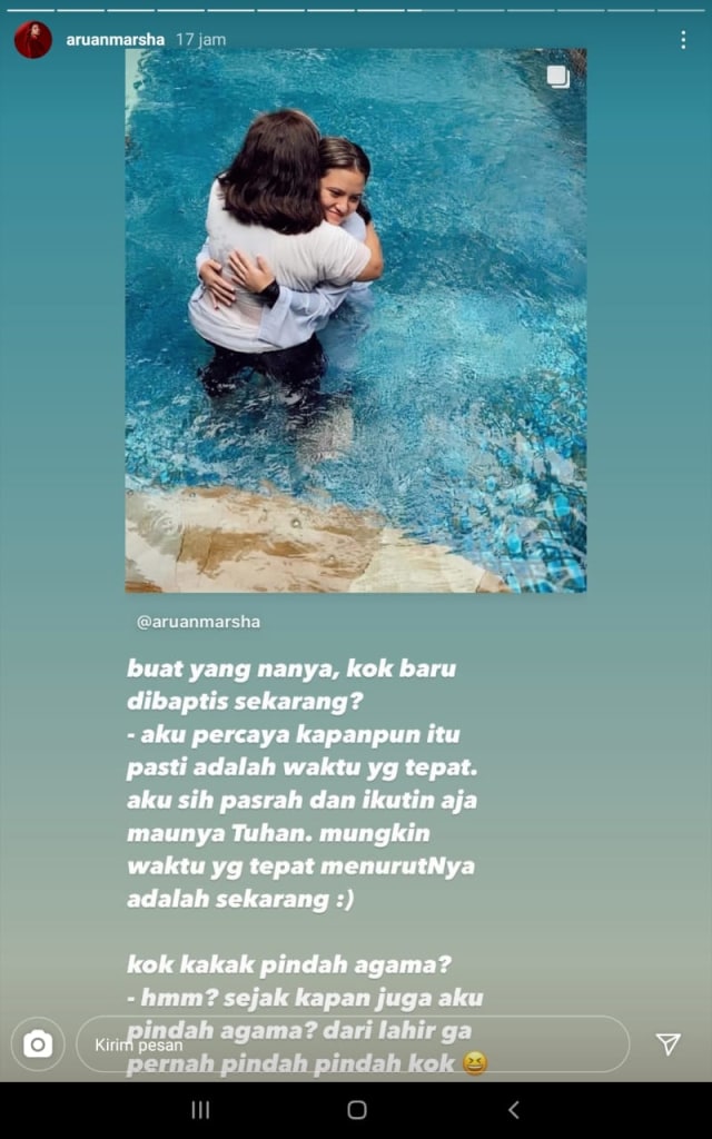 Tangkapan layar Marsha Aruan usai dibaptis. Foto: Instagram/@aruanmarsha