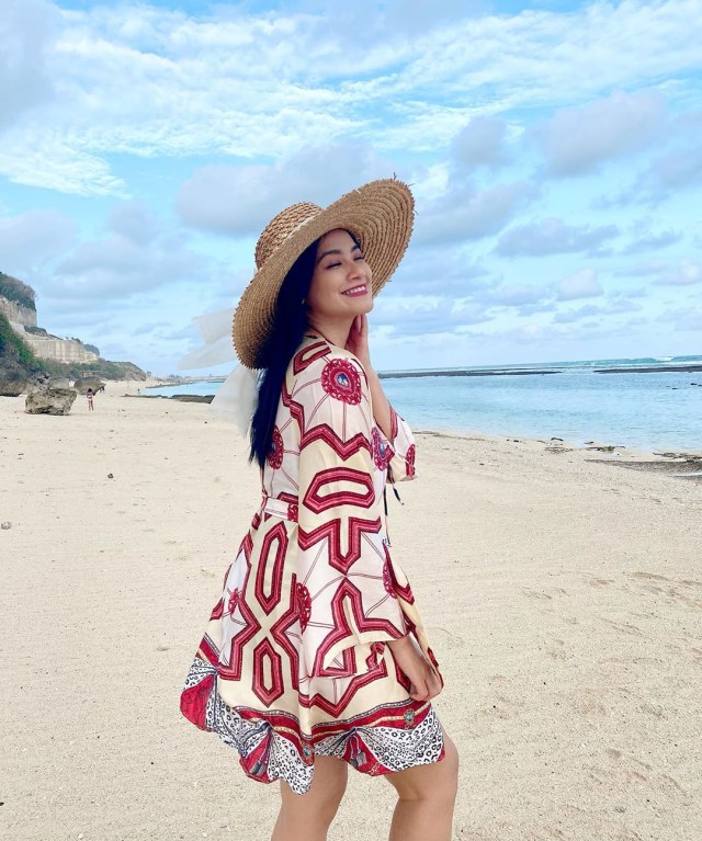 Potret liburan Titi Kamal dan Christian Sugiono di Bali Foto: Instagram @titikamall