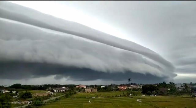 Fenomena alam di Meulaboh, Aceh Barat. Foto: warga
