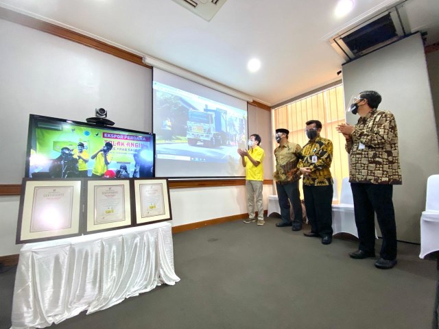 PT Industri Jamu dan Farmasi Sido Muncul Tbk melakukan ekspor perdana Tolak Angin ke Arab Saudi. Foto: Dok. Sido Muncul
