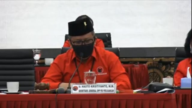 Sekjen PDIP, Hasto Kristiyanto dalam Konferensi Pers secara virtual di DPP PDIP, Selasa (11/8).