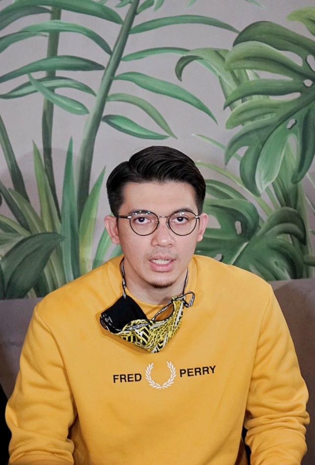 Artis Irwansyah saat menggelar konferensi pers terkait keluarnya SP3 di kawasan Tebet, Jakarta, Rabu, (12/8). Foto: Ronny