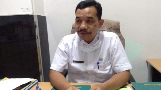 Kabid Pajak Bumi dan Bangunan Perdesaan dan Perkotaan, Badan Pendapatan Daerah (Bapenda) Kabupaten Bojonegoro, Drs Eko Puji Wahyono SH MSi, saat saat memberikan keterangan. Rabu (12/08/2020)