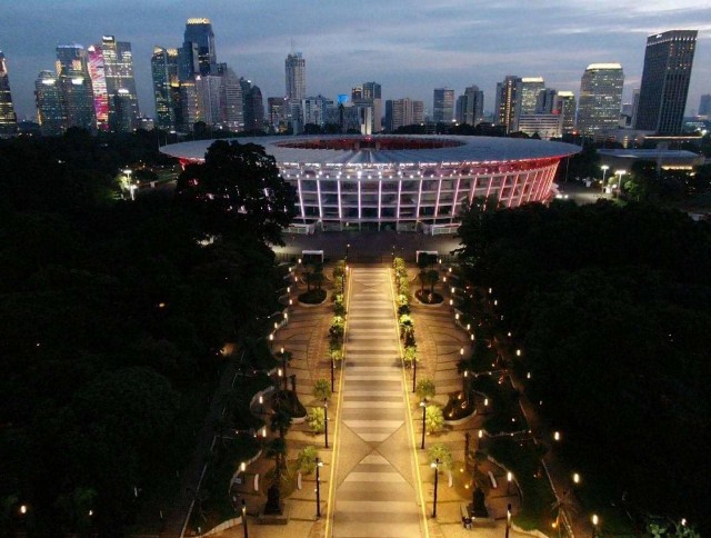 Taman di area terbuka Plaza Utara GBK Senayan semakin cantik. Foto: Setneg