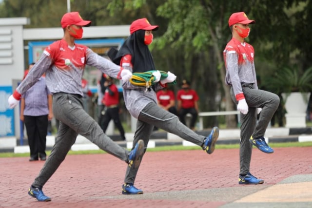 Paskibra dalam gladi peringatan HUT RI di Kantor Gubernur, Banda Aceh. Foto: Suparta/acehkini. 