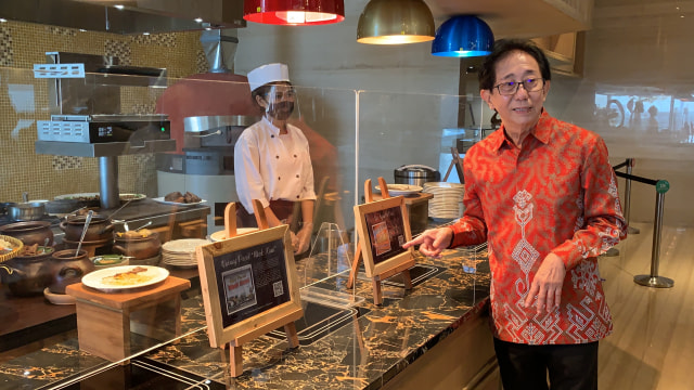 Bos Sido Muncul, Irwan Hidayat saat meresmikan pembukaan Hotel Tentrem di Semarang. Foto: Afiati Tsalitsati/kumparan