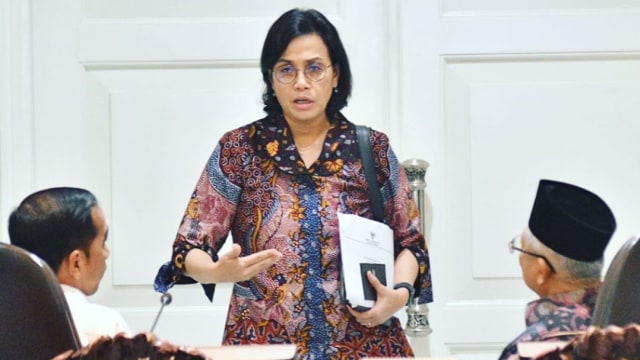 Menteri Keuangan Sri Mulyani berbicara di depan Presiden dan Wakil Presiden Foto: Instagram @smindrawati