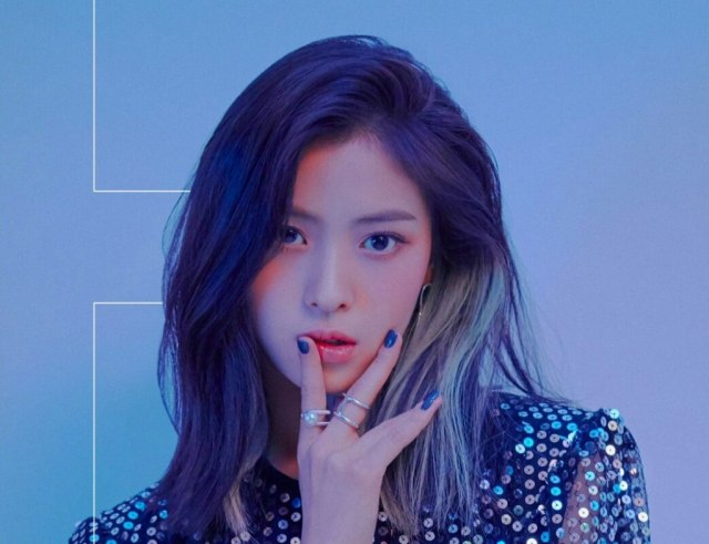 Ryujin, penyanyi sekaligus model cantik. Foto: sumber: JYP Entertainment