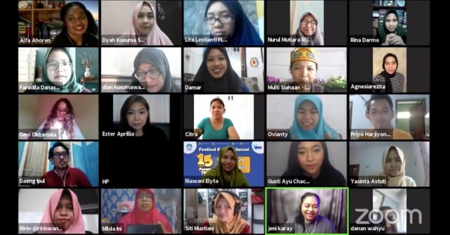 Tangkapan layar acara Wonderful Papua Online Blogger Gathering yang dipandu oleh Jeni Karay.