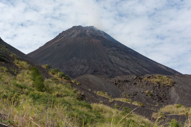 Gunung Soputan, Sulawesi Utara Foto: Shutter stock