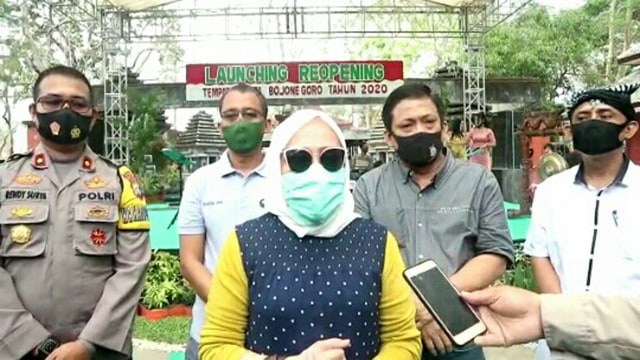 Bupati Bojonegoro, Dr Hj Anna Muawanah, saat beri beri keterangan usai acara Launching Reopening Tempat Wisata yang ada di Kabupaten Bojonegoro. Sabtu (15/08/2020)
