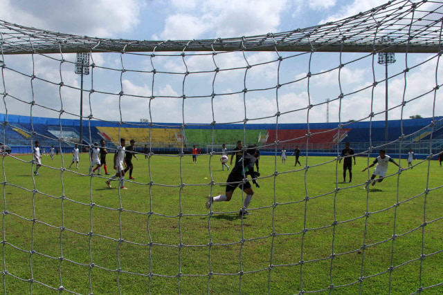 Arema FC saat menghadapi Arema U-20 di Stadion Kanjuruhan Malang.