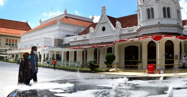 Salah satu air mancur kabut di kompleks Balai Pemuda Surabaya. Foto-foto: Humas Pemkot Surabaya﻿