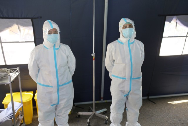 Ilustrasi tenaga medis dengan pakaian hazmat. Foto: Abdul Hadi/acehkini