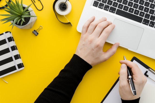 Mengikuti kursus online membantu kamu mengembangkan skill [designed by Freepik|@freepik.com]