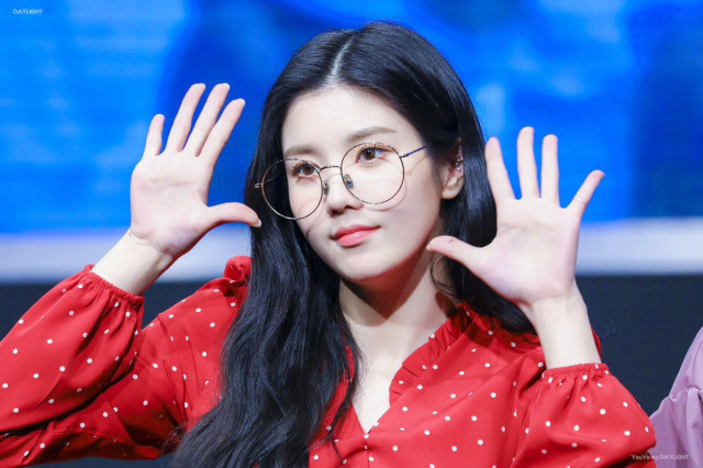 Kwon Eunbi (https://twitter.com/kwoneunbibr/)